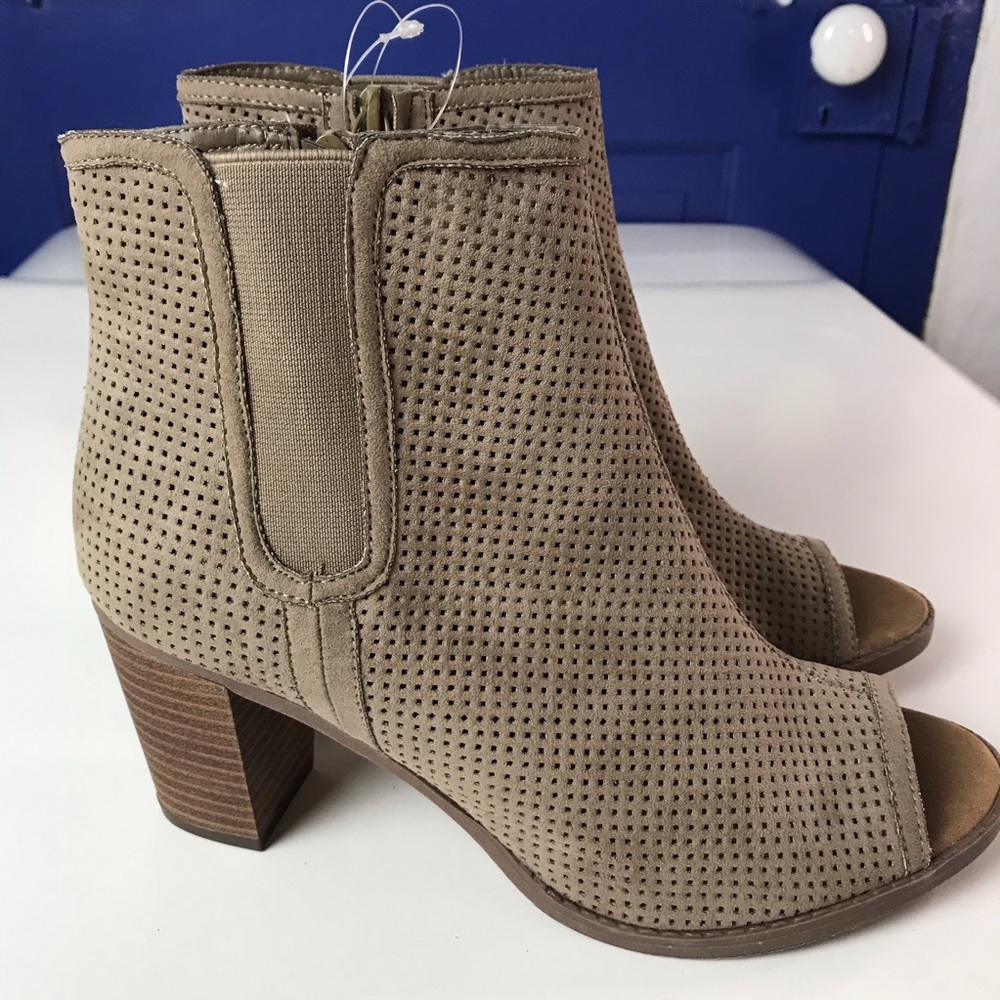 Maurices Open Toe NWOT Heel Ankle Boot Tan W 8.5